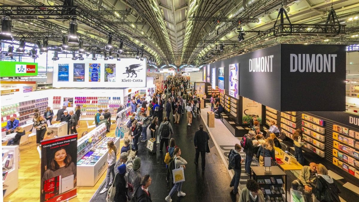 Kritika západních intelektuálů na frankfurtském veletrhu